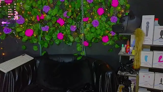 Snapshot of Sweett_Mollyy chatting on 05-20-26, 11:24 Sweett Mollyy online show from 05-20-26, 11:24