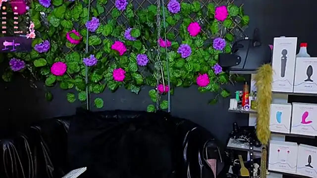 Snapshot of Sweett_Mollyy chatting on 04-22-26, 11:22 Sweett Mollyy online show from 04-22-26, 11:22