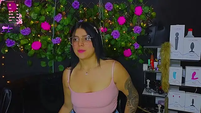 Snapshot of Sweett_Mollyy chatting on 05-03-26, 12:27 Sweett Mollyy online show from 05-03-26, 12:27