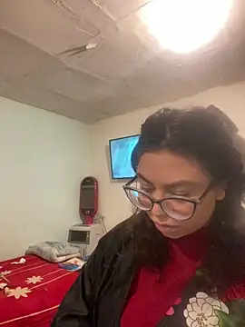 Lucrecia 33 online show from 02-05-26, 01:12