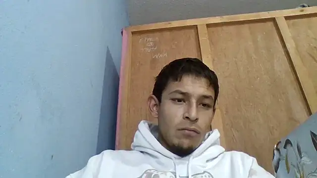 Snapshot of Leonul chatting on 12-03-25, 05:56 Leonul online show from 12-03-25, 05:56