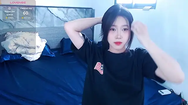 Lin SiYee online show from 10-26-25, 08:26