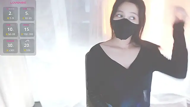 Snapshot of Lin_SiYee chatting on 10-13-25, 12:18 Lin SiYee online show from 10-13-25, 12:18