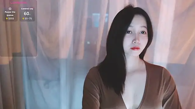 Snapshot of Lin_SiYee chatting on 10-16-25, 10:23 Lin SiYee online show from 10-16-25, 10:23