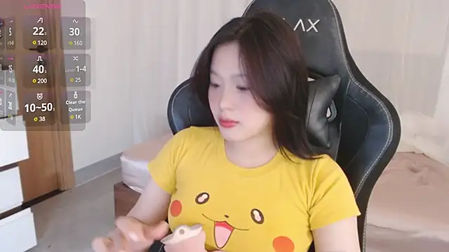 Snapshot of Lin_SiYee chatting on 03-04-25, 06:37 Lin SiYee online show from 03-04-25, 06:37