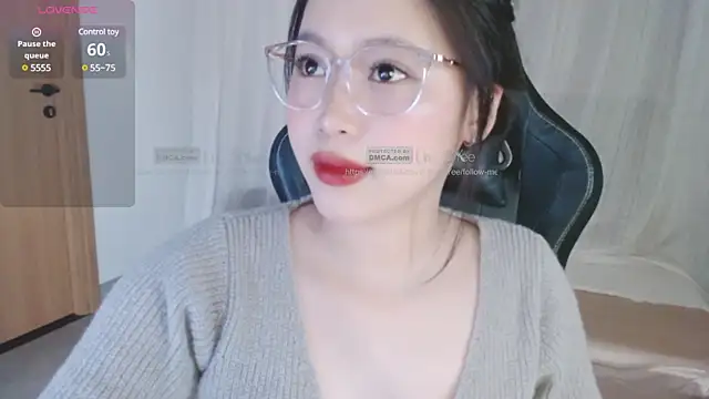 Snapshot of Lin_SiYee chatting on 02-17-25, 02:38 Lin SiYee online show from 02-17-25, 02:38