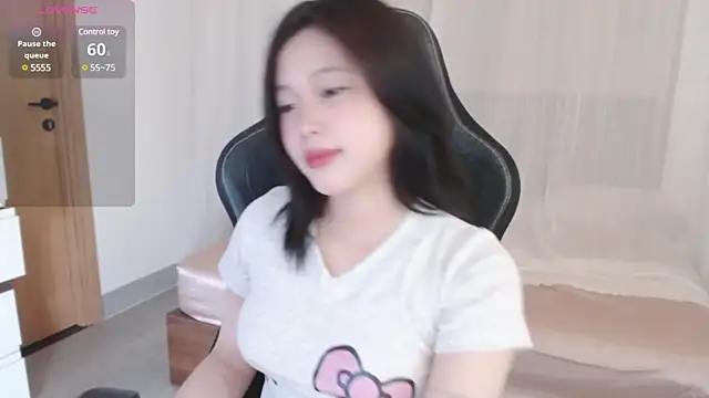 Snapshot of Lin_SiYee chatting on 02-28-25, 04:43 Lin SiYee online show from 02-28-25, 04:43
