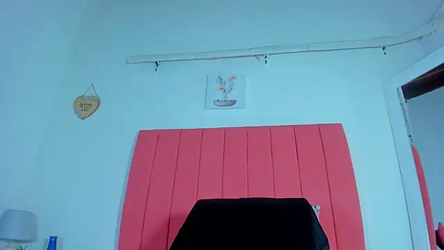 Snapshot of valen_rose0 chatting on 02-08-25, 12:06 valen rose0 online show from 02-08-25, 12:06
