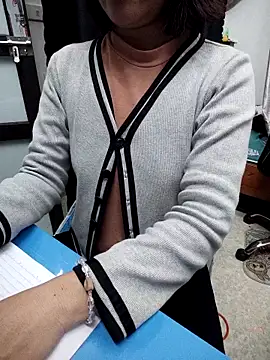 Haralushiaaa online show from 12-17-25, 02:11