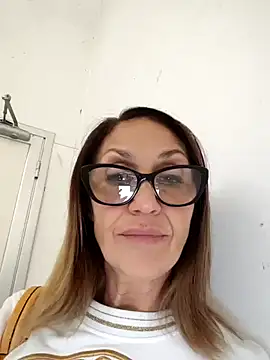 Snapshot of JasmineNoir2 chatting on 02-10-25, 05:30 JasmineNoir2 online show from 02-10-25, 05:30