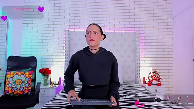 Coco Balenciaga  online show from 05-10-26, 11:47