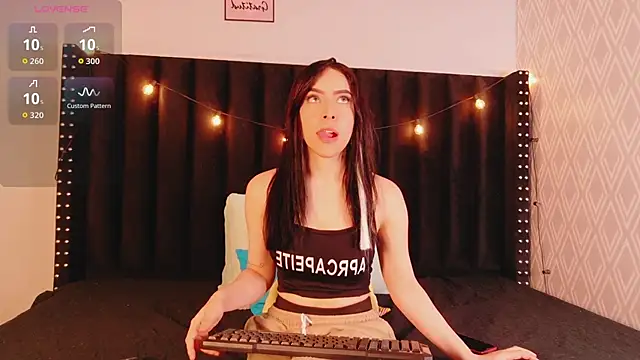 littleebluee online show from 11-02-25, 07:52