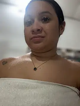 Pretty Isadora online show from 11-18-25, 11:37