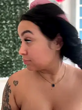 Pretty Isadora online show from 11-20-25, 05:13