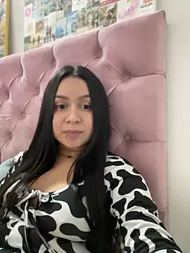 Snapshot of Pretty_Isadora chatting on 03-15-25, 03:40 Pretty Isadora online show from 03-15-25, 03:40