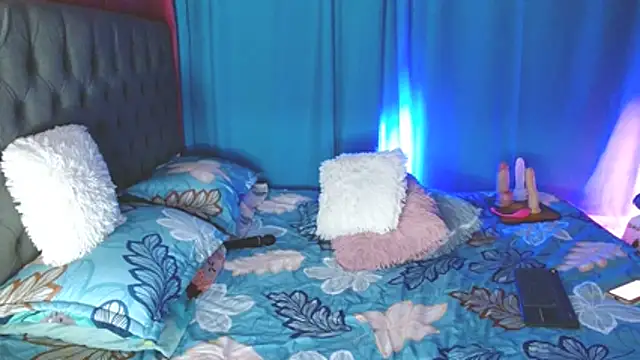 Kerly Lopez online show from 04-15-26, 07:58