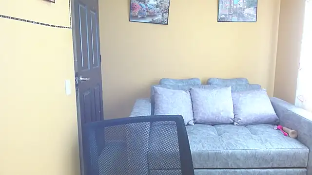 Snapshot of Kerly_Lopez chatting on 01-20-25, 06:53 Kerly Lopez online show from 01-20-25, 06:53