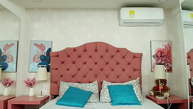 Snapshot of ThyaraJhons chatting on 02-12-26, 11:43 ThyaraJhons online show from 02-12-26, 11:43