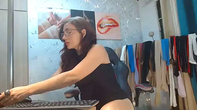 Samantabrown  online show from 07-17-26, 11:40