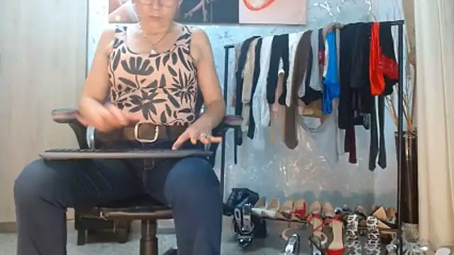 Samantabrown  online show from 04-25-26, 11:24
