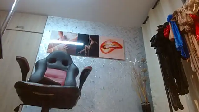 Samantabrown  online show from 02-12-26, 11:10