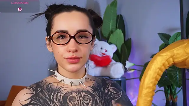 Snapshot of EvaCanton chatting on 02-05-26, 02:18 EvaCanton online show from 02-05-26, 02:18