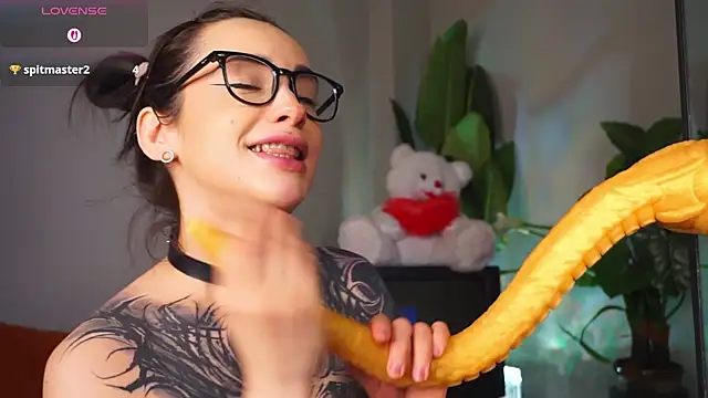 Snapshot of EvaCanton chatting on 02-01-26, 02:21 EvaCanton online show from 02-01-26, 02:21