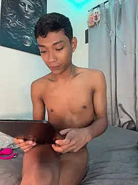 Snapshot of alejo_cute chatting on 07-12-26, 01:45 alejo cute online show from 07-12-26, 01:45