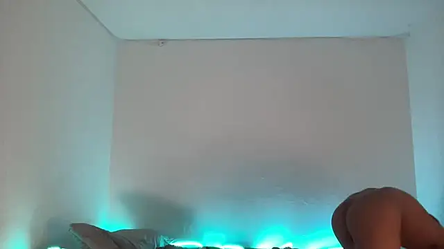 Snapshot of alejo_cute chatting on 07-21-26, 01:56 alejo cute online show from 07-21-26, 01:56