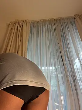 Snapshot of alejo_cute chatting on 03-28-26, 01:45 alejo cute online show from 03-28-26, 01:45
