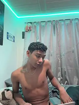 Snapshot of alejo_cute chatting on 07-16-26, 01:41 alejo cute online show from 07-16-26, 01:41