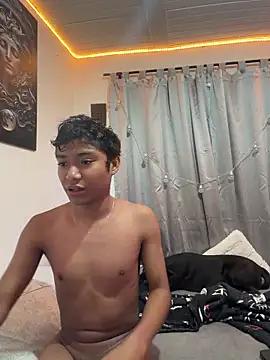 Snapshot of alejo_cute chatting on 05-23-26, 01:43 alejo cute online show from 05-23-26, 01:43