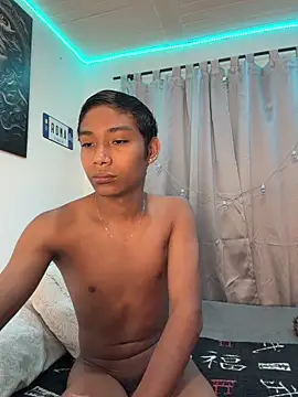Snapshot of alejo_cute chatting on 05-31-26, 01:06 alejo cute online show from 05-31-26, 01:06