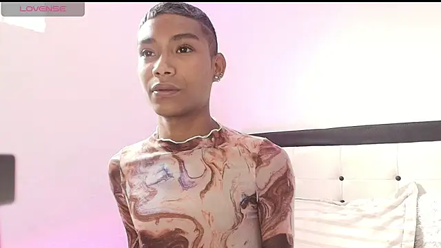 Snapshot of alejo_cute chatting on 02-01-25, 01:51 alejo cute online show from 02-01-25, 01:51