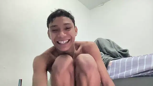 Snapshot of alejo_cute chatting on 07-22-26, 01:57 alejo cute online show from 07-22-26, 01:57