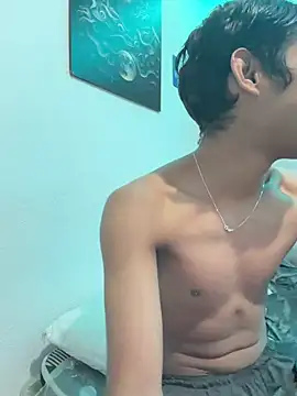 Snapshot of alejo_cute chatting on 06-09-26, 01:56 alejo cute online show from 06-09-26, 01:56