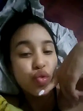 Snapshot of The-quee22 chatting on 12-19-24, 01:50 The-quee22 online show from 12-19-24, 01:50