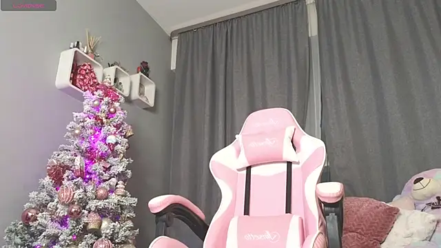 Snapshot of maddisonblush chatting on 12-24-24, 10:28 maddisonblush online show from 12-24-24, 10:28
