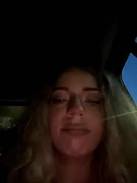 Snapshot of maddisonblush chatting on 09-23-25, 04:36 maddisonblush online show from 09-23-25, 04:36