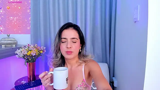 Snapshot of Lucyortiz_ chatting on 02-03-25, 06:49 Lucyortiz online show from 02-03-25, 06:49