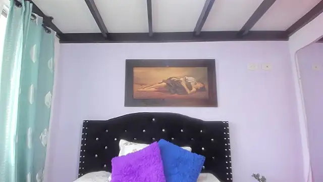 Alexandra Torress online show from 10-29-25, 04:17