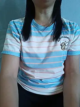 Snapshot of Asian_girl13 chatting on 06-11-26, 01:49 Asian girl13 online show from 06-11-26, 01:49
