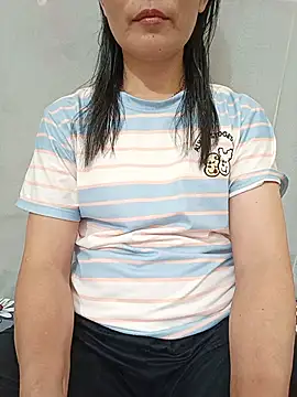 Snapshot of Asian_girl13 chatting on 07-14-26, 01:39 Asian girl13 online show from 07-14-26, 01:39