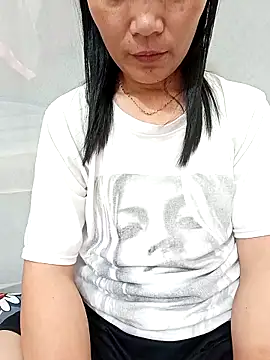 Snapshot of Asian_girl13 chatting on 05-11-26, 04:04 Asian girl13 online show from 05-11-26, 04:04