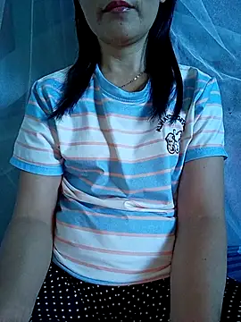 Snapshot of Asian_girl13 chatting on 07-11-26, 08:14 Asian girl13 online show from 07-11-26, 08:14
