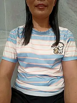 Snapshot of Asian_girl13 chatting on 06-30-26, 01:55 Asian girl13 online show from 06-30-26, 01:55