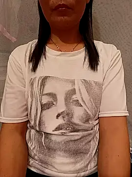 Snapshot of Asian_girl13 chatting on 05-11-26, 01:45 Asian girl13 online show from 05-11-26, 01:45
