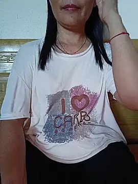 Snapshot of Asian_girl13 chatting on 06-08-26, 01:39 Asian girl13 online show from 06-08-26, 01:39