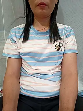 Snapshot of Asian_girl13 chatting on 06-10-26, 10:33 Asian girl13 online show from 06-10-26, 10:33