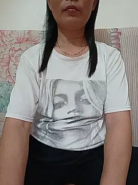 Snapshot of Asian_girl13 chatting on 06-06-26, 01:27 Asian girl13 online show from 06-06-26, 01:27